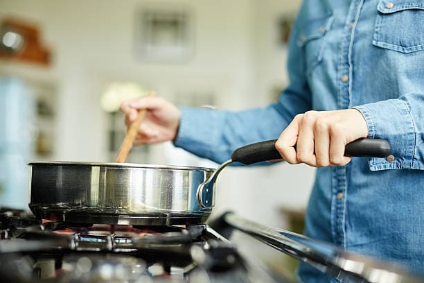 can i use stainless steel on induction cooktop
