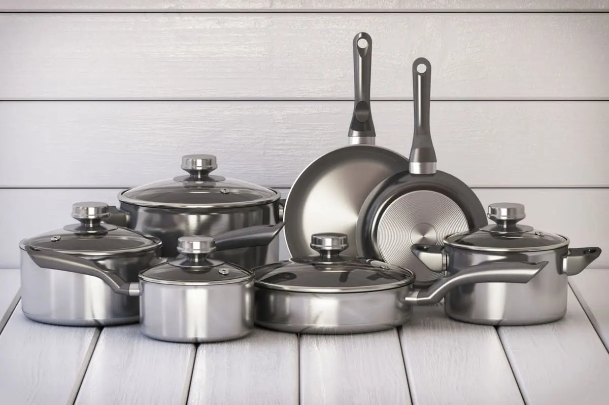 can you use aluminum pans on induction cooktop