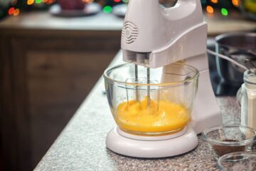 can you beat egg whites in a food processor