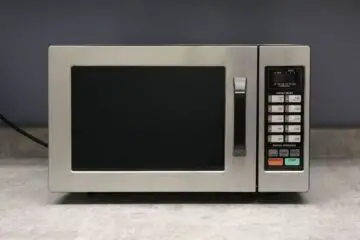 why your microwave keeps blowing fuses
