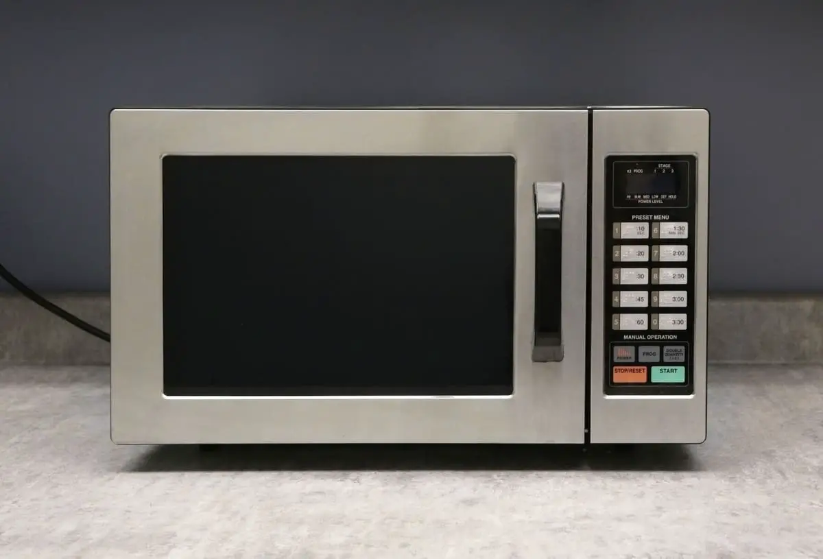 why your microwave keeps blowing fuses